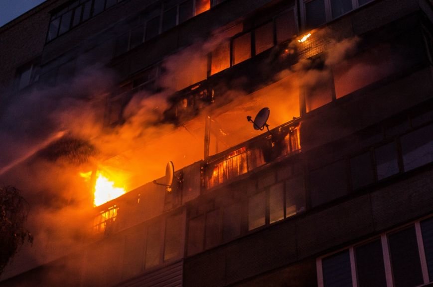Крупный пожар в жилом доме на Кожара: сгорели несколько бал..., фото-7 Крупный пожар в жилом доме на Кожара: сгорели несколько балконов (ФОТО), фото-7