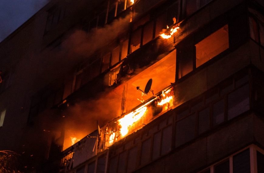 Крупный пожар в жилом доме на Кожара: сгорели несколько бал..., фото-8 Крупный пожар в жилом доме на Кожара: сгорели несколько балконов (ФОТО), фото-8