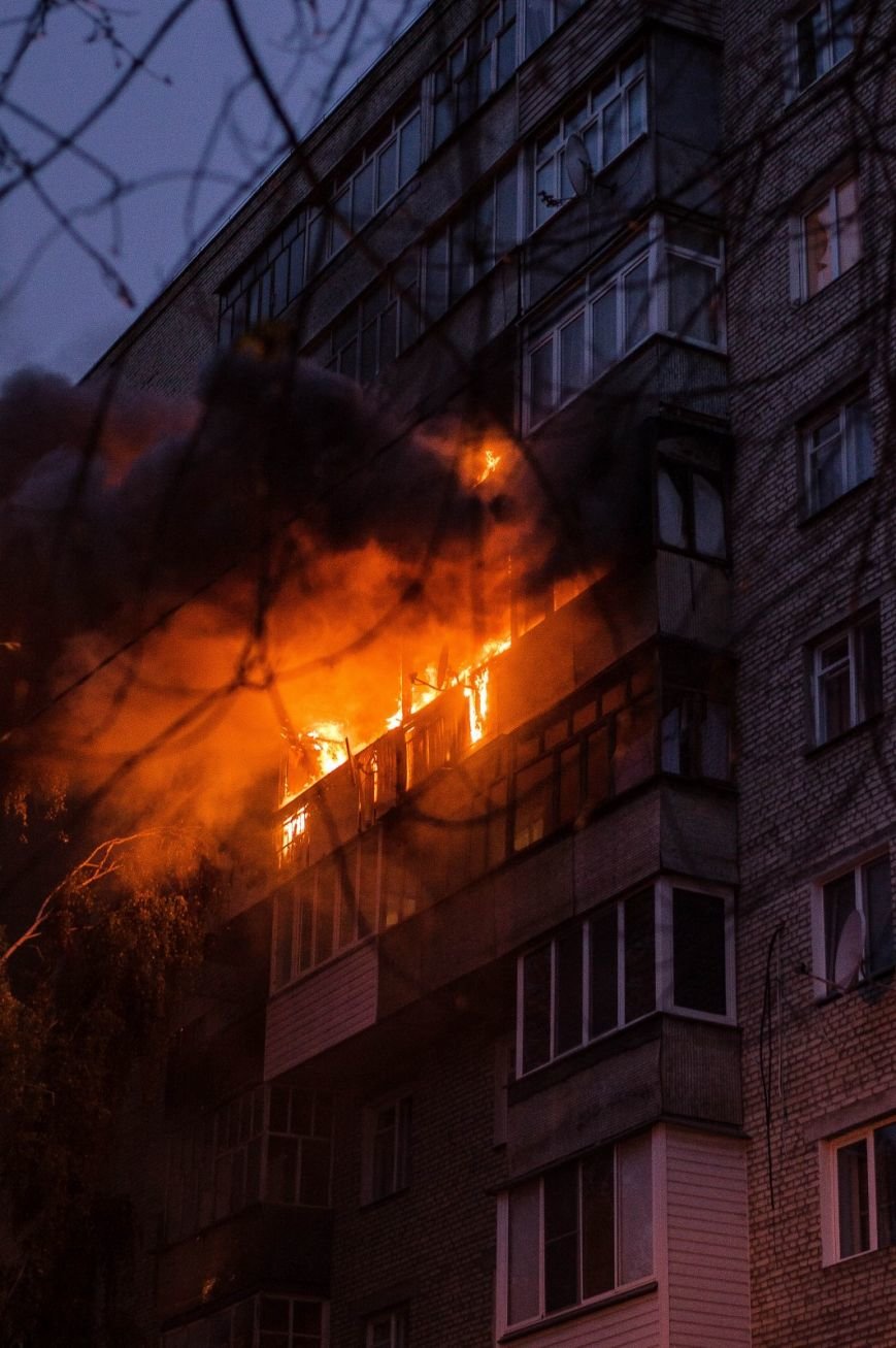 Крупный пожар в жилом доме на Кожара: сгорели несколько бал..., фото-1 Крупный пожар в жилом доме на Кожара: сгорели несколько балконов (ФОТО), фото-1
