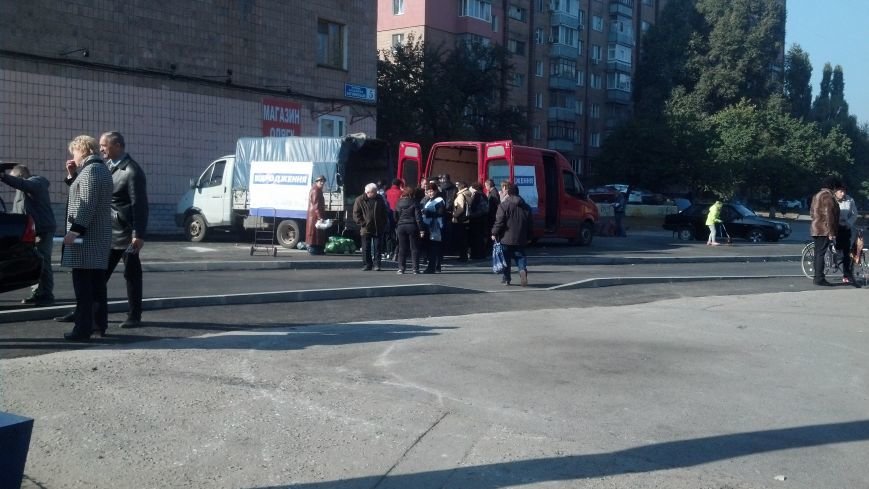 Торговля картошкой «по цене от производителя»: подкуп избирателей или «выездная ярмарка»? (фото) - фото 2 Торговля картошкой «по цене от производителя»: подкуп избирателей или «выездная ярмарка»? (фото) - фото 2