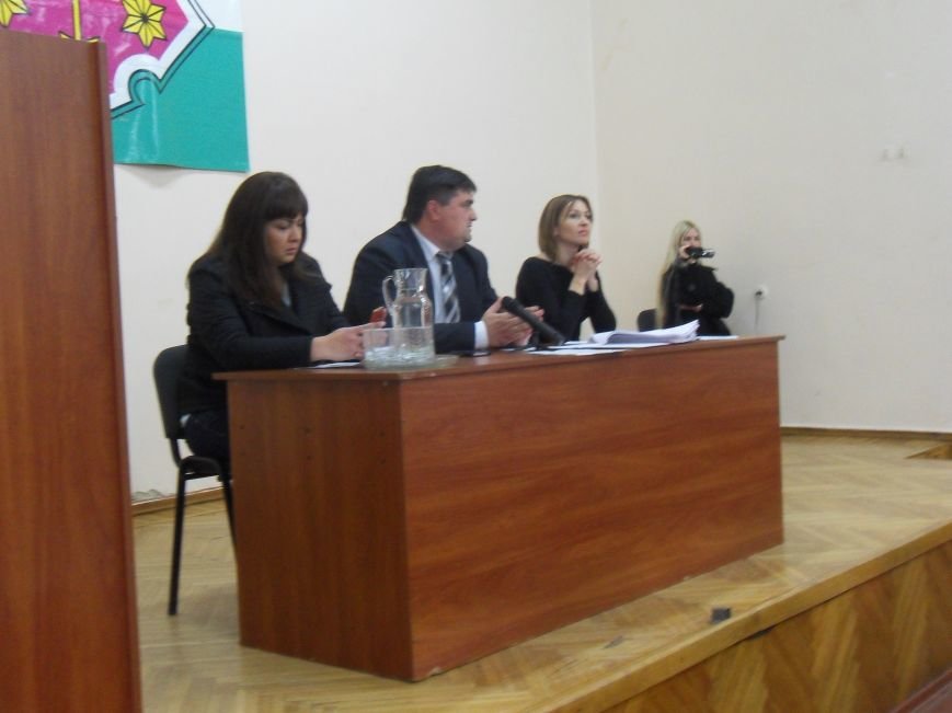 Громадскість зірвала сесію в Ленінському районі Полтави (фото) - фо... Громадскість зірвала сесію в Ленінському районі Полтави (фото) - фото 1