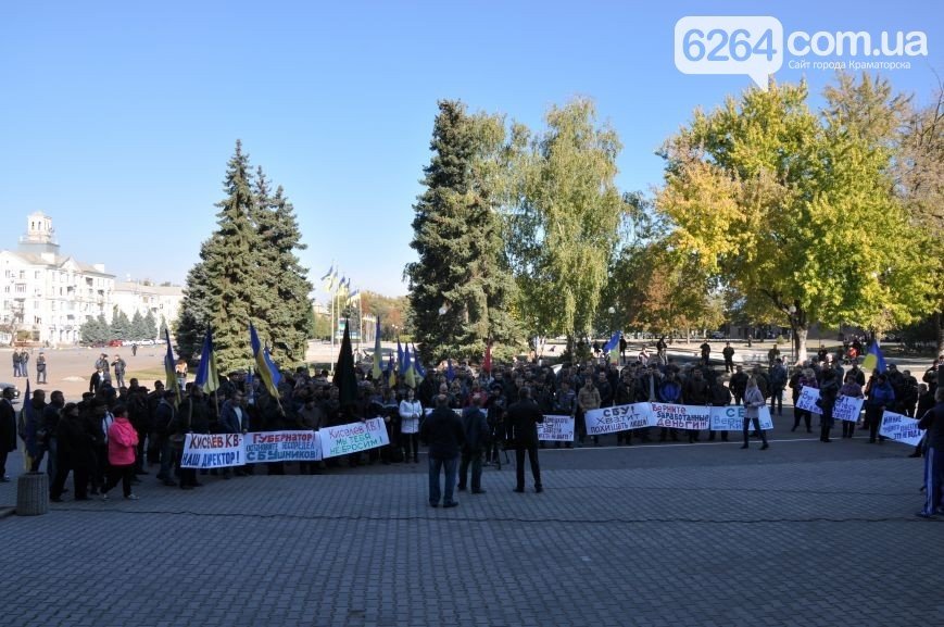 В Краматорске шахтеры «Краснолиманской» устроили митинг под судом (... В Краматорске шахтеры «Краснолиманской» устроили митинг под судом (фото) - фото 1