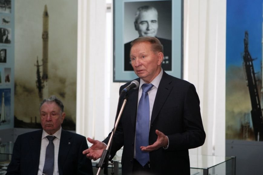 Александр Вилкул действительно не на словах, а на деле старается помочь «ЮЖМАШу», - Кучма (фото) - фото 1 Александр Вилкул действительно не на словах, а на деле старается помочь «ЮЖМАШу», - Кучма (фото) - фото 1