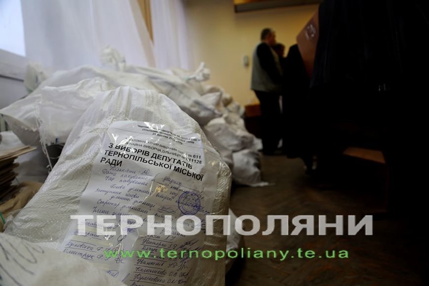 Члени ДВК не витримують навантаження, у «Березіль» неодноразово викликають «швидку» (Фото) (фото) - фото 1 Члени ДВК не витримують навантаження, у «Березіль» неодноразово викликають «швидку» (Фото) (фото) - фото 1
