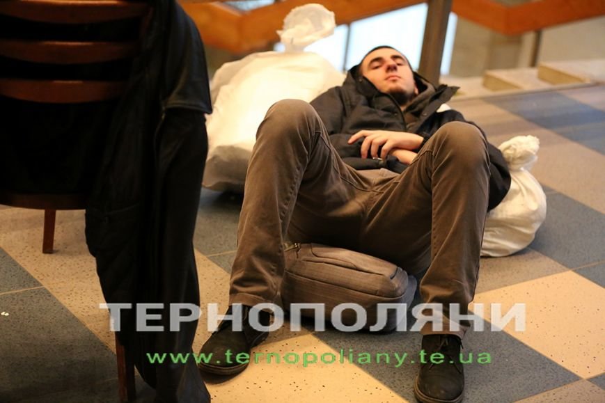 Члени ДВК не витримують навантаження, у «Березіль» неодноразово викликають «швидку» (Фото) (фото) - фото 1 Члени ДВК не витримують навантаження, у «Березіль» неодноразово викликають «швидку» (Фото) (фото) - фото 1