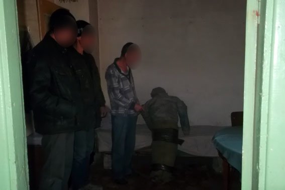 Разозлившийся мариуполец сотрясал мозг и ломал ребра невинным жерт... Разозлившийся мариуполец сотрясал мозг и ломал ребра невинным жертвам в Мангуше (фото) - фото 1