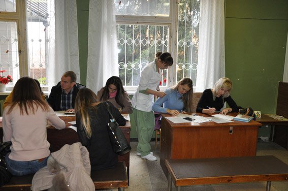 В Полтаві кандидати в нову поліцію проходять медкомісію, в Кременчу... В Полтаві кандидати в нову поліцію проходять медкомісію, в Кременчуці – завершили здачу тестів (фото) - фото 1