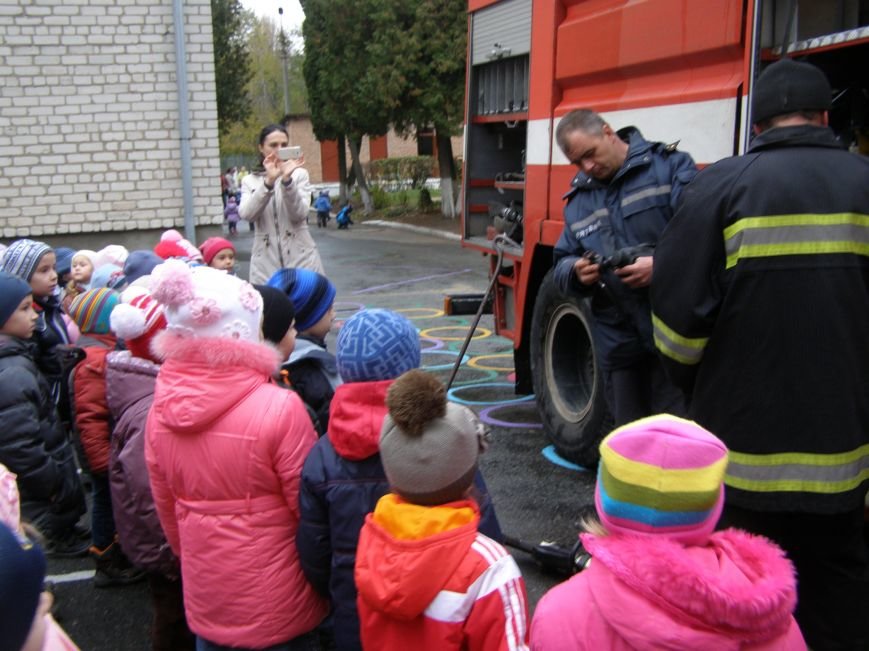 В Житомире воспитаники детсада стали маленькими спасателями (фото) - фото 1