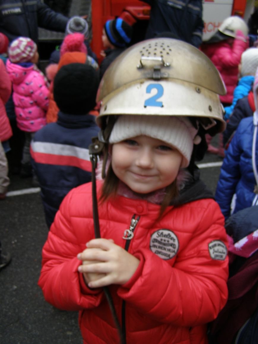 В Житомире воспитаники детсада стали маленькими спасателями (фото) - фото 1