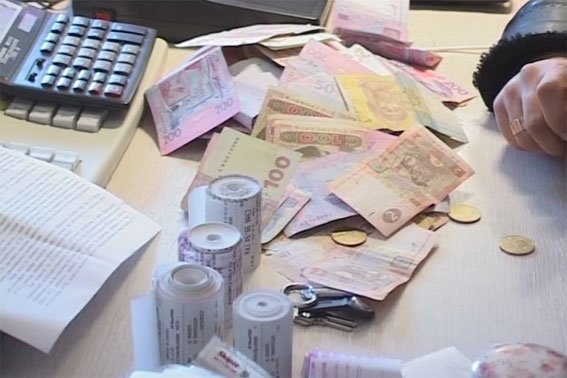У Полтаві функціонувала нелегальна газова заправка (фото) - фото 4 У Полтаві функціонувала нелегальна газова заправка (фото) - фото 4
