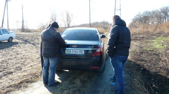 В Александрии пьяный водитель сбил велосипедистку и спрятал машину... В Александрии пьяный водитель сбил велосипедистку и спрятал машину недалеко от места ДТП (ФОТО, ВИДЕО) (фото) - фото 1