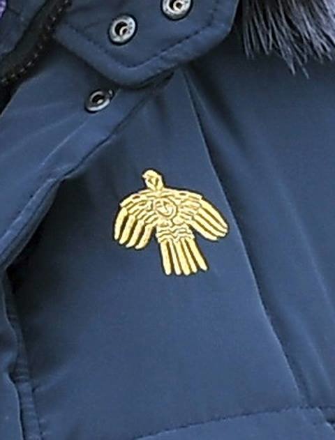 Руководителю региона Сергею Гапликову сшили эксклюзивную куртку с гербом Коми (фото) - фото 1
