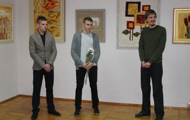 Юний вінницький художник відкрив виставку присвячену жертва..., фото-1 Юний вінницький художник відкрив виставку присвячену жертвам терактів у Парижі, фото-1
