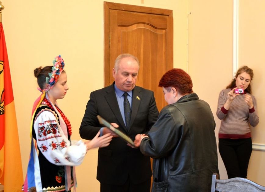 В облдержадміністрації вручили державні нагороди для трьох учасникі... В облдержадміністрації вручили державні нагороди для трьох учасників АТО (фото) - фото 1