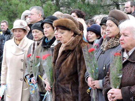 Сестры старостенко на пикете в мариуполе фото