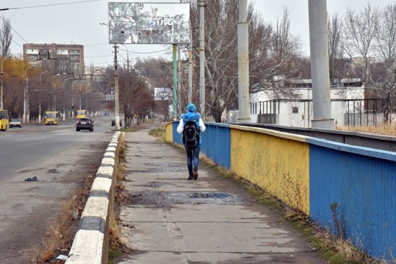 На мариупольском мосту львовский полицейский в полночь спас девушку... На мариупольском мосту львовский полицейский в полночь спас девушку от самоубийства (ФОТО) (фото) - фото 2