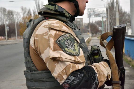 На мариупольском мосту львовский полицейский в полночь спас девушку... На мариупольском мосту львовский полицейский в полночь спас девушку от самоубийства (ФОТО) (фото) - фото 3