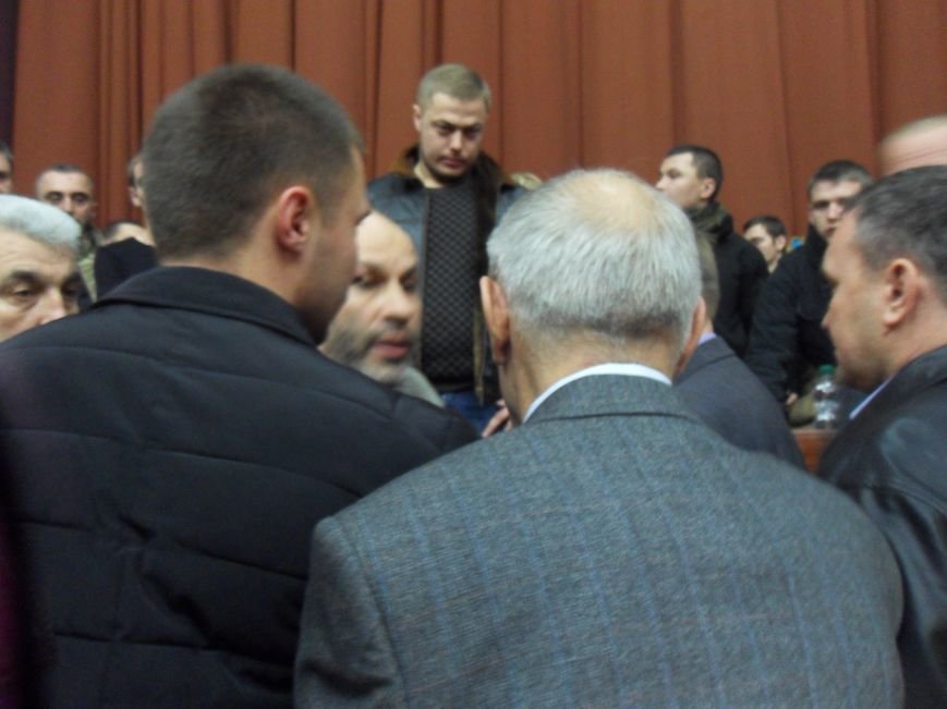 У Полтаві громадський активіст розкидався грошима та почубився з ек... У Полтаві громадський активіст розкидався грошима та почубився з екс-нардепом (ВІДЕО) (фото) - фото 2