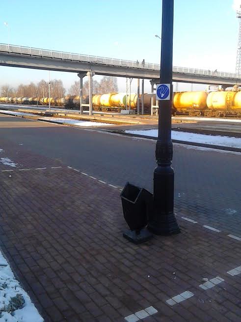 Фотофакт: зоны для курения на ЖД вокзале в Полоцке пустуют (фото) - фото 2