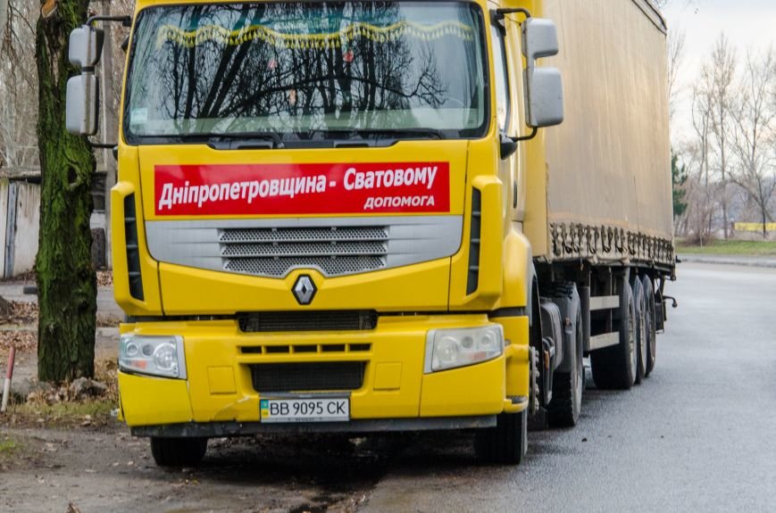 В Сватово двинулись еще три фуры с гуманитарной помощью от Днепропетровщины (ФОТО) (фото) - фото 5 В Сватово двинулись еще три фуры с гуманитарной помощью от Днепропетровщины (ФОТО) (фото) - фото 5