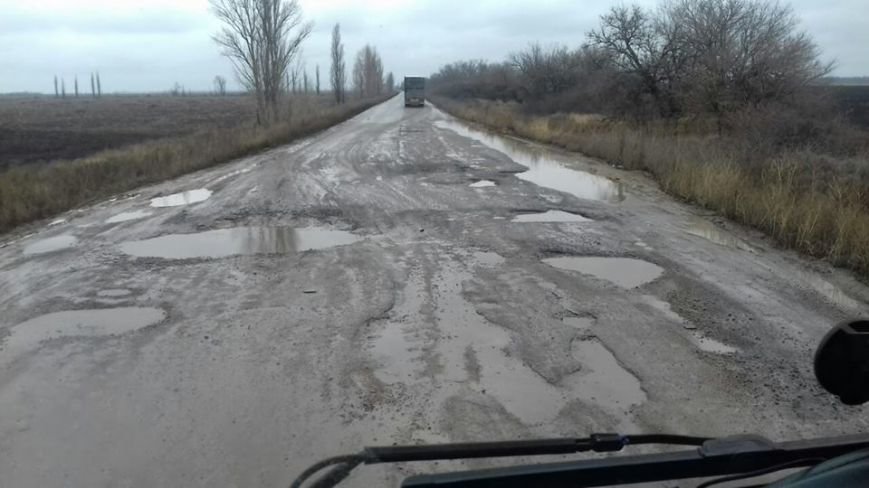 Привет ямам: дорога на Николаевщине напоминает фильм ужасов (ФОТОФА... Привет ямам: дорога на Николаевщине напоминает фильм ужасов (ФОТОФАКТ) (фото) - фото 4