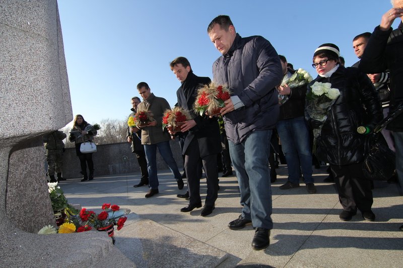 Днепропетровщина почтила память жертв Голодомора (ФОТО) (фото) - фо... Днепропетровщина почтила память жертв Голодомора (ФОТО) (фото) - фото 8