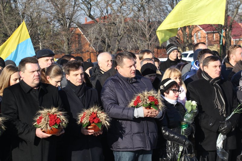 Днепропетровщина почтила память жертв Голодомора (ФОТО) (фото) - фо... Днепропетровщина почтила память жертв Голодомора (ФОТО) (фото) - фото 5
