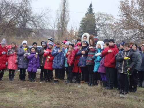 На Павлоградщине почтили память жертв голодомора (ФОТО) (фото) - фото 3 На Павлоградщине почтили память жертв голодомора (ФОТО) (фото) - фото 3