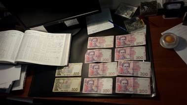 В Донецкой области чиновница МВД вымогала взятки за сдачу экзаменов на водительские права (ФОТО) (фото) - фото 1 В Донецкой области чиновница МВД вымогала взятки за сдачу экзаменов на водительские права (ФОТО) (фото) - фото 1