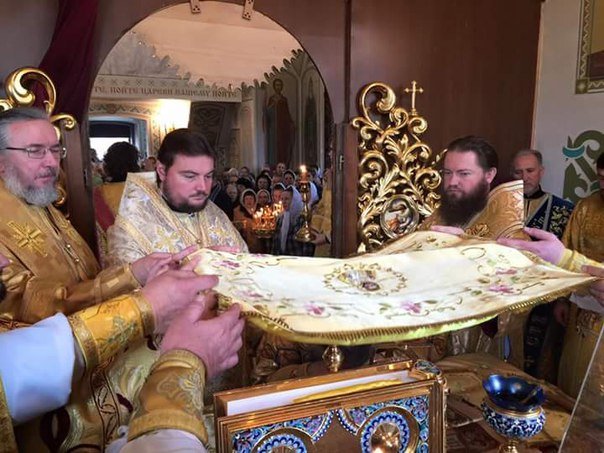 В Днепропетровске отметили праздник храма в честь святителя Иоанна... В Днепропетровске отметили праздник храма в честь святителя Иоанна Златоуста (ФОТО) (фото) - фото 6
