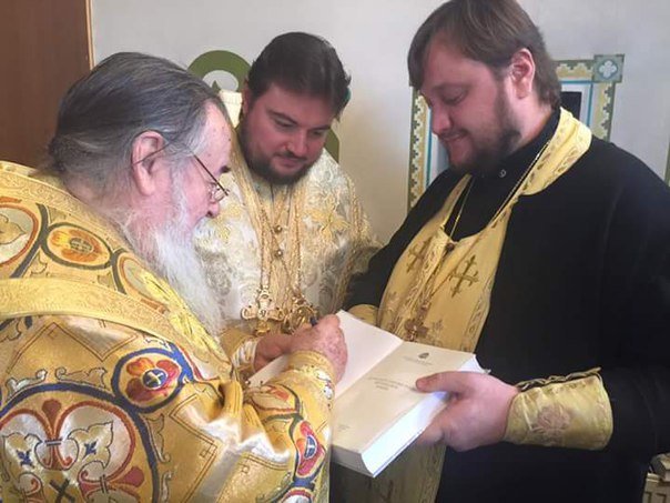 В Днепропетровске отметили праздник храма в честь святителя Иоанна... В Днепропетровске отметили праздник храма в честь святителя Иоанна Златоуста (ФОТО) (фото) - фото 4