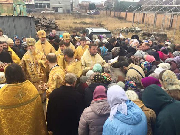 В Днепропетровске отметили праздник храма в честь святителя Иоанна... В Днепропетровске отметили праздник храма в честь святителя Иоанна Златоуста (ФОТО) (фото) - фото 1