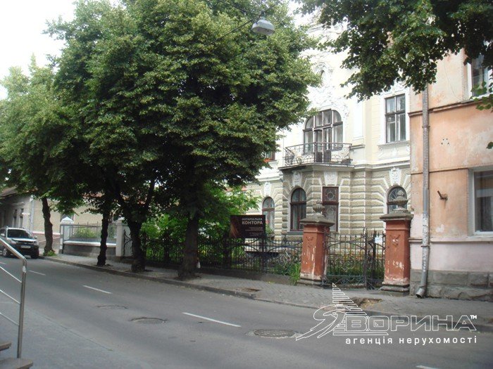 «Невеличкий палац» в центрі Тернополя, збудований у 19 столітті, виставили на продаж за шалені гроші (фото) - фото 1 «Невеличкий палац» в центрі Тернополя, збудований у 19 столітті, виставили на продаж за шалені гроші (фото) - фото 1
