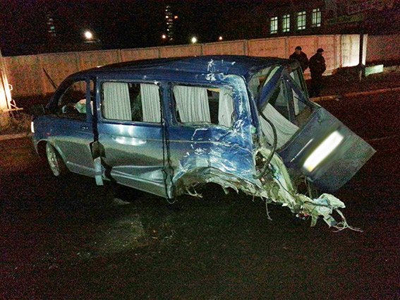 Цієї ночі у Хмельницькому сталося дві аварії за участю молодих людей (Фото) (фото) - фото 2 Цієї ночі у Хмельницькому сталося дві аварії за участю молодих людей (Фото) (фото) - фото 2