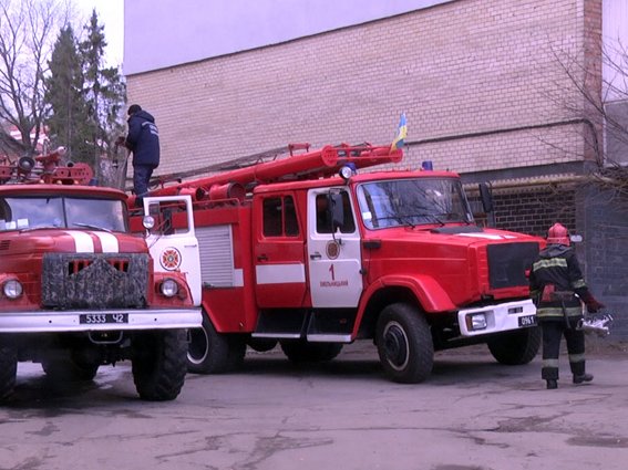Сьогодні у Хмельницькому горіла багатоповерхівка (Фото) (фото) - фото 1 Сьогодні у Хмельницькому горіла багатоповерхівка (Фото) (фото) - фото 1