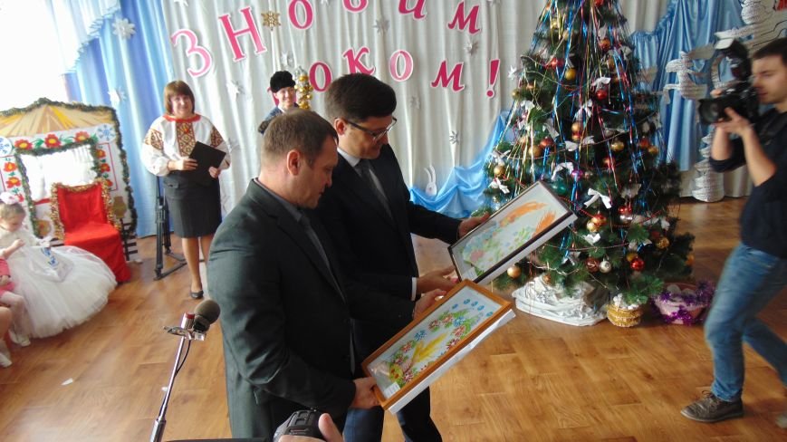 Мэр города и руководство офиса ООН в Мариуполе стали помощниками св... Мэр города и руководство офиса ООН в Мариуполе стали помощниками святого Николая (ФОТО+ВИДЕО) (фото) - фото 1