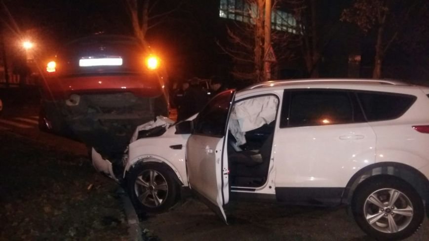 ДТП в Днепропетровске: на пересечении улиц Свердлова и Фило..., фото-4 ДТП в Днепропетровске: на пересечении улиц Свердлова и Философской столкнулись две иномарки (ФОТО), фото-4