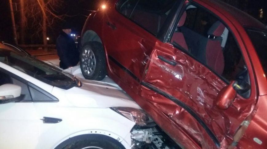 ДТП в Днепропетровске: на пересечении улиц Свердлова и Фило..., фото-3 ДТП в Днепропетровске: на пересечении улиц Свердлова и Философской столкнулись две иномарки (ФОТО), фото-3