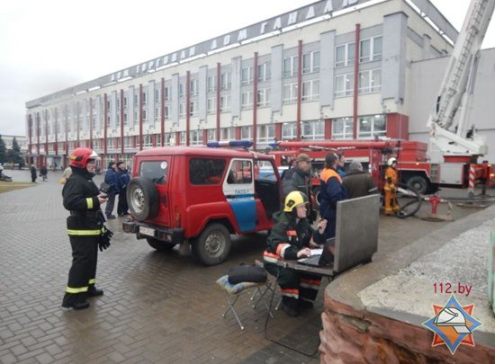 Пожар в новополоцком общежитии оказался учениями МЧС (фото) - фото... Пожар в новополоцком общежитии оказался учениями МЧС (фото) - фото 2