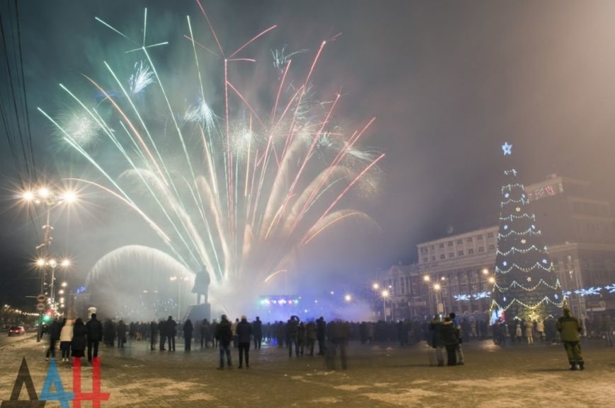 Новый год в Донецке отметили республиканским фейерверком ФОТО  Новини