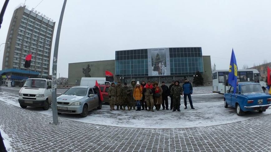 В Бердянске представители правого сектора отмечали день рождения Ба... В Бердянске представители правого сектора отмечали день рождения Бандеры (фото) - фото 3