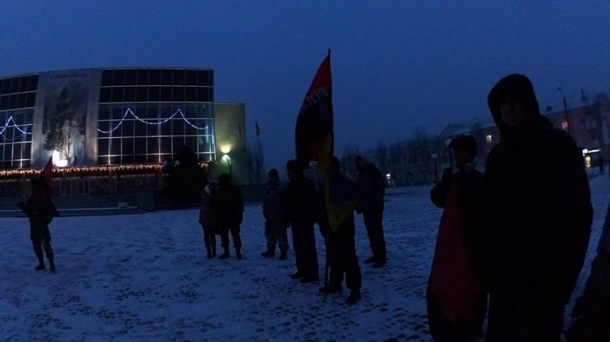 В Бердянске представители правого сектора отмечали день рождения Ба... В Бердянске представители правого сектора отмечали день рождения Бандеры (фото) - фото 1