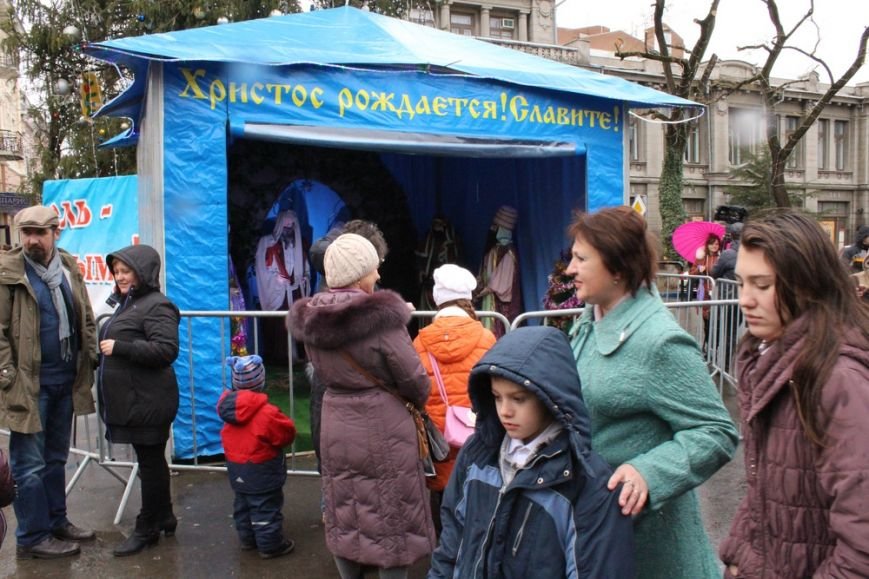 В центре Симферополя открылся рождественский вертеп (ФОТО) (фото) -... В центре Симферополя открылся рождественский вертеп (ФОТО) (фото) - фото 10