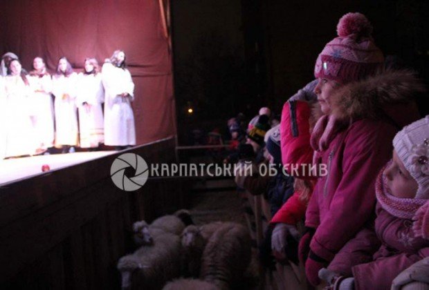 В Ужгороді вдруге пройшов живий вертеп (ФОТО) (фото) - фото 2 В Ужгороді вдруге пройшов живий вертеп (ФОТО) (фото) - фото 2