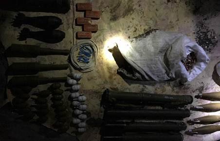 В Луганской области в подвале дома обнаружили склад с боеприпасами (ФОТО, ВИДЕО) (фото) - фото 1 В Луганской области в подвале дома обнаружили склад с боеприпасами (ФОТО, ВИДЕО) (фото) - фото 1