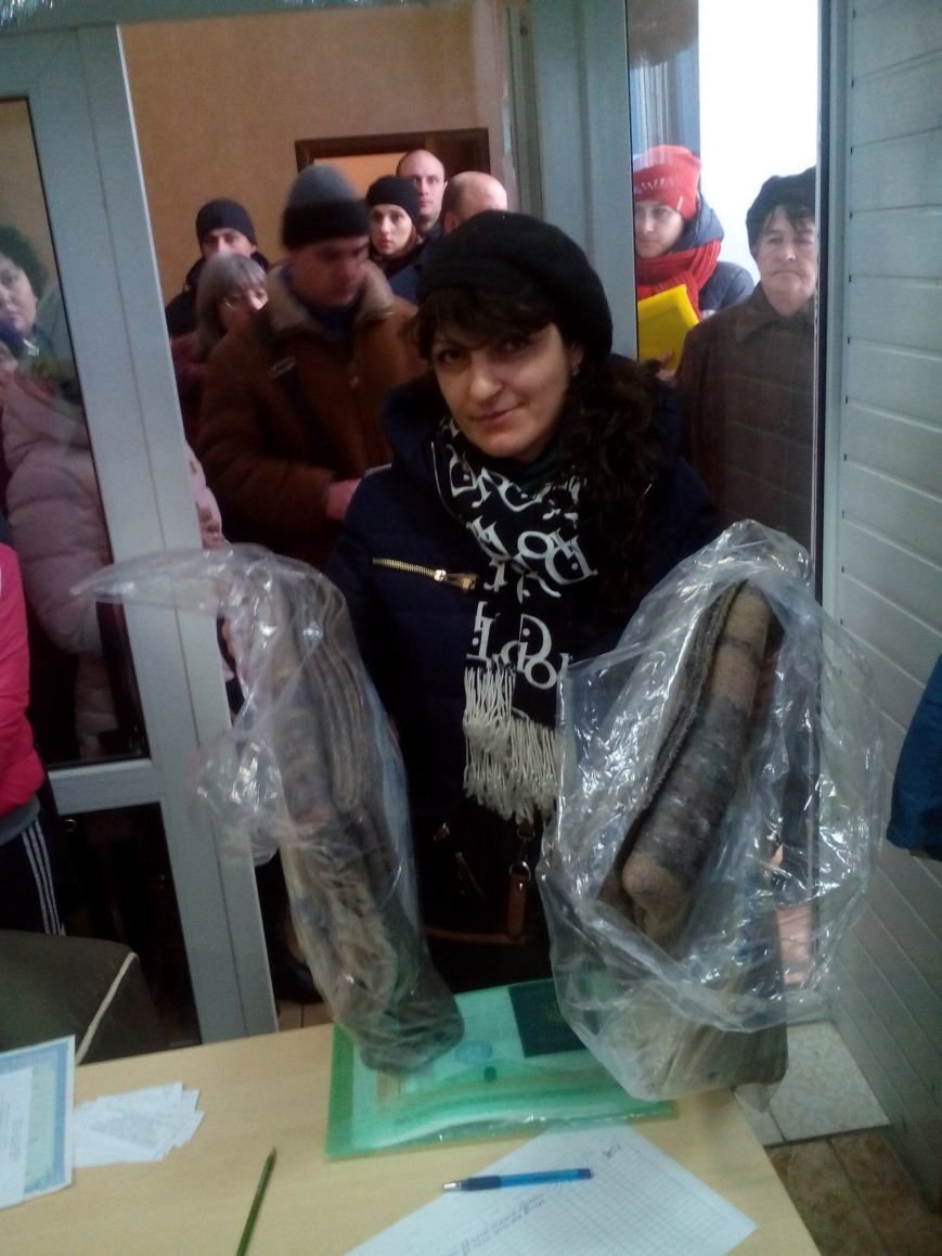 Сегодня переселенцы, живущие в Красноармейске, получили гуманитарную помощь (фото) - фото 9 Сегодня переселенцы, живущие в Красноармейске, получили гуманитарную помощь (фото) - фото 9