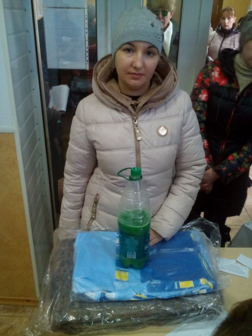 Сегодня переселенцы, живущие в Красноармейске, получили гуманитарную помощь (фото) - фото 7 Сегодня переселенцы, живущие в Красноармейске, получили гуманитарную помощь (фото) - фото 7
