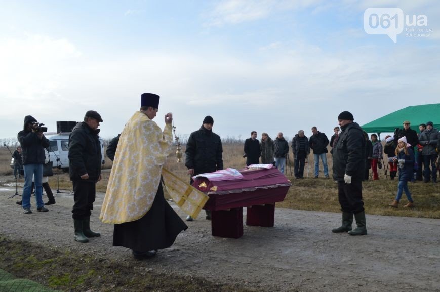 Последний из солдат, погибших под Иловайском, похоронен на Кушугумс... Последний из солдат, погибших под Иловайском, похоронен на Кушугумском кладбище (фото) - фото 7