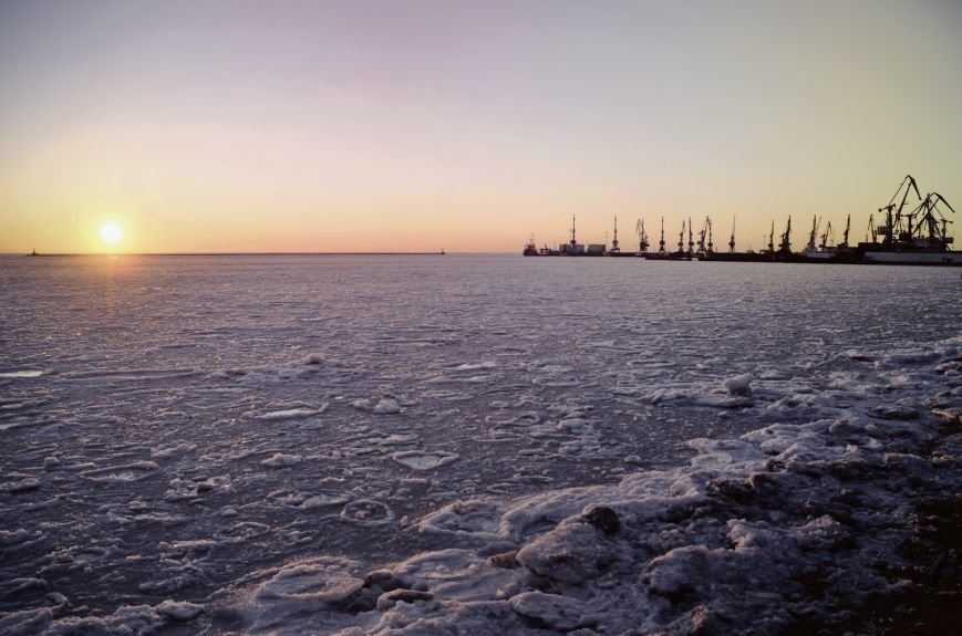 Азовское море сковало льдом (ФОТОРЕПОРТАЖ), фото-1 Азовское море сковало льдом (ФОТОРЕПОРТАЖ), фото-1