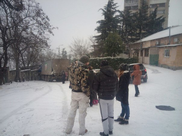 В снегопад в Ялте не обошлось без автомобильных аварий (фото) - фото 1 В снегопад в Ялте не обошлось без автомобильных аварий (фото) - фото 1